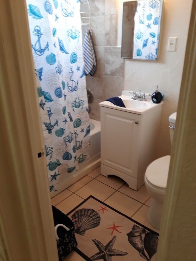 Building Photo - 2/1 CHULUOTA