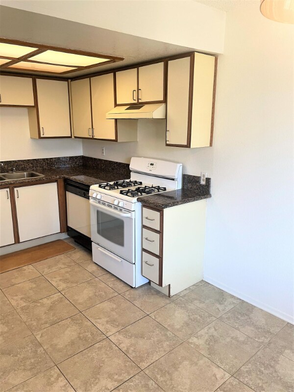 Building Photo - 503 S Adams St