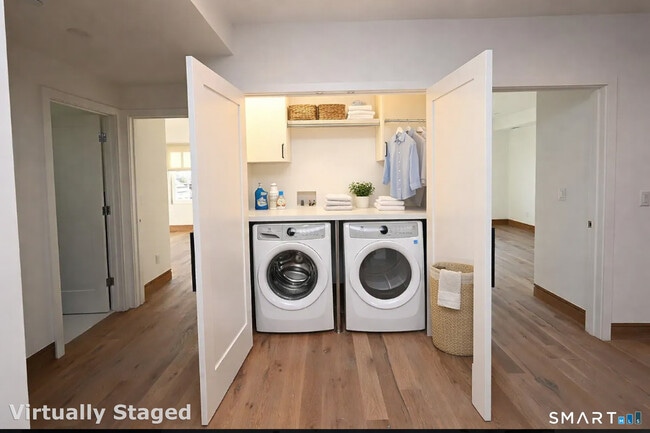 Building Photo - 930 Cove Rd