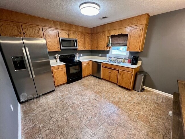 Building Photo - 102 Stoneledge Dr