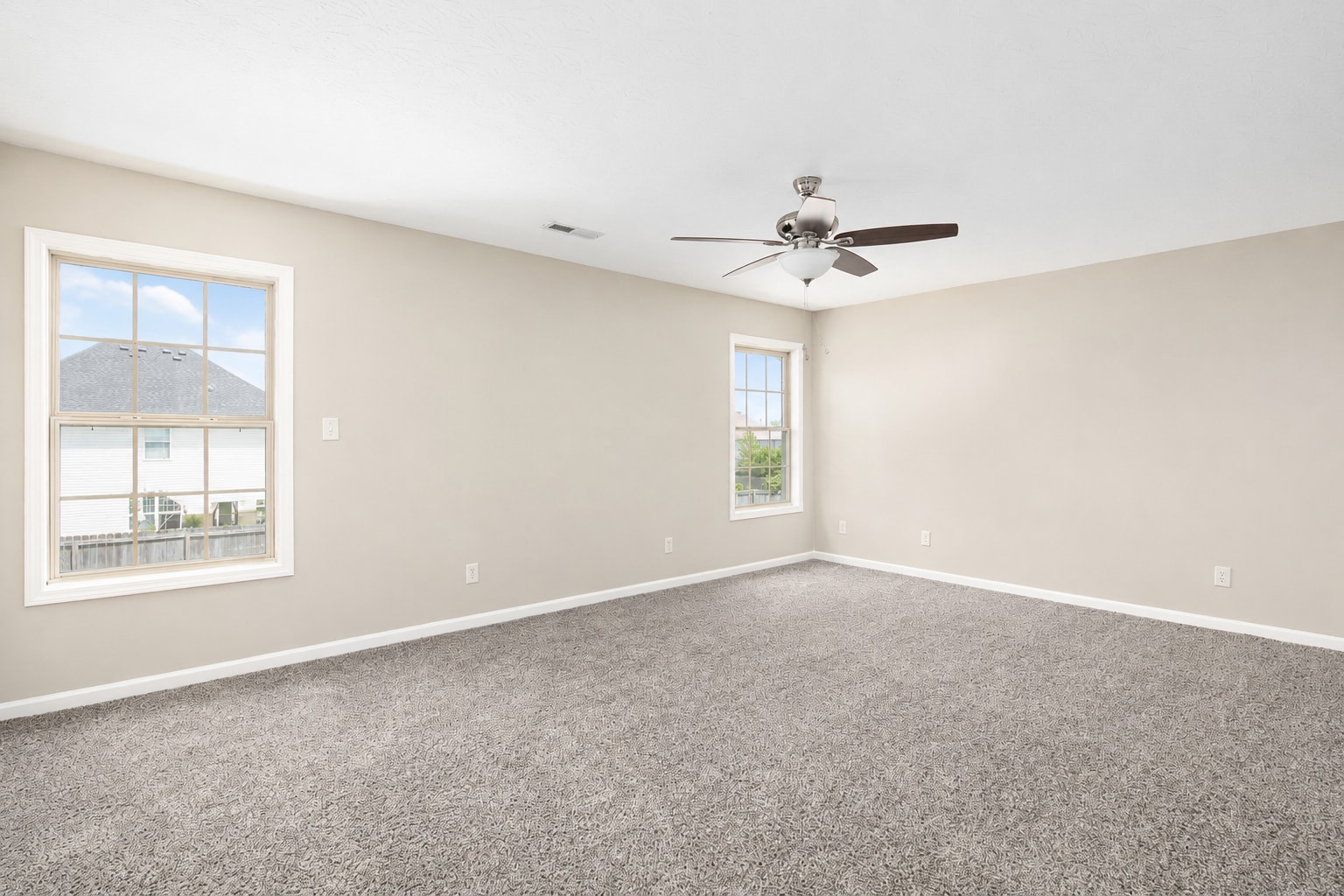 Building Photo - 565 Wellington Gardens Dr