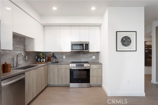 Building Photo - 511 S Harbor Blvd