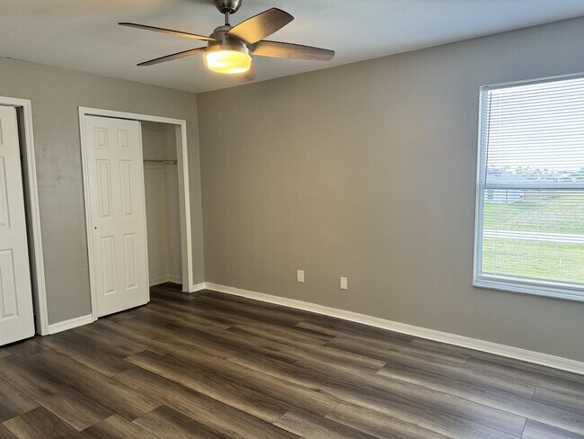 Building Photo - 1722 NW 5th St