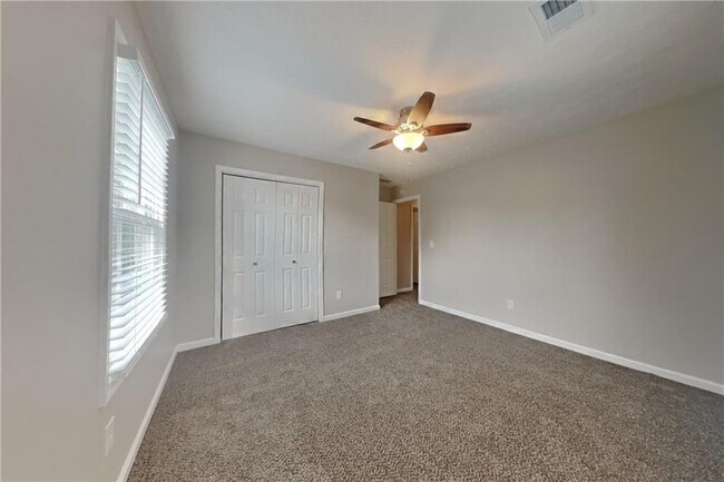 Building Photo - 3282 Summit Glen Dr