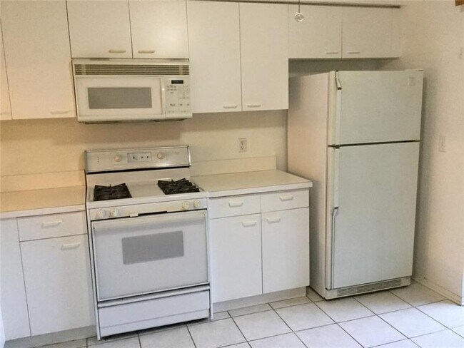 Building Photo - 7886 Dixie Beach Cir