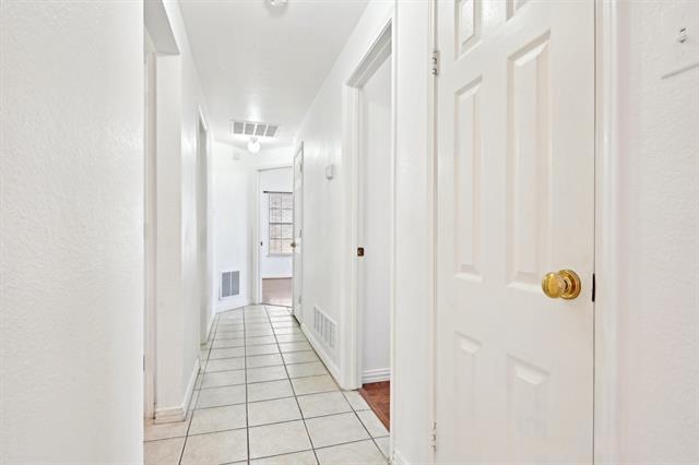 Building Photo - 2320 Dampton Dr