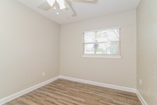 Building Photo - 132 Alder Ave