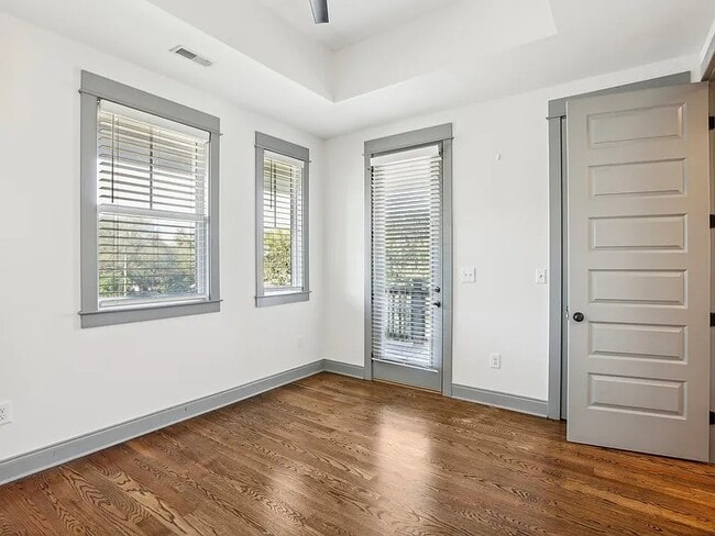 Building Photo - 717 Stockell St