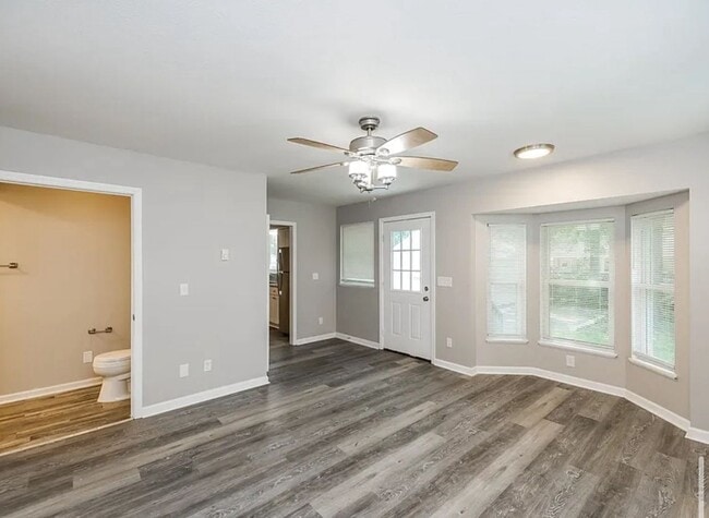 Building Photo - 144 Charlotte St