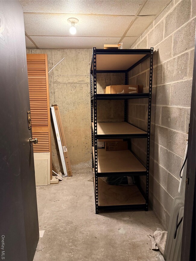 Building Photo - 130 S Middle Neck Rd