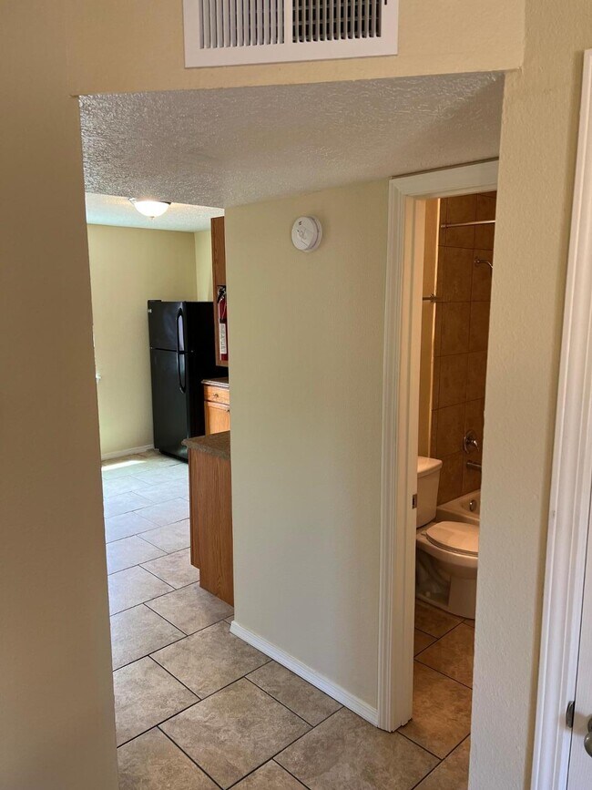 Building Photo - 1816 Buena Vista Dr SE