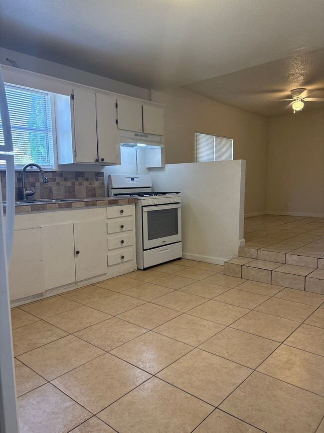 Building Photo - For Rent - Big Spring