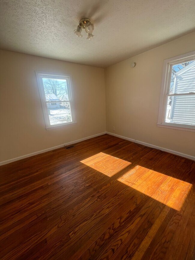 Building Photo - Lovely Longfield 2 Bedroom