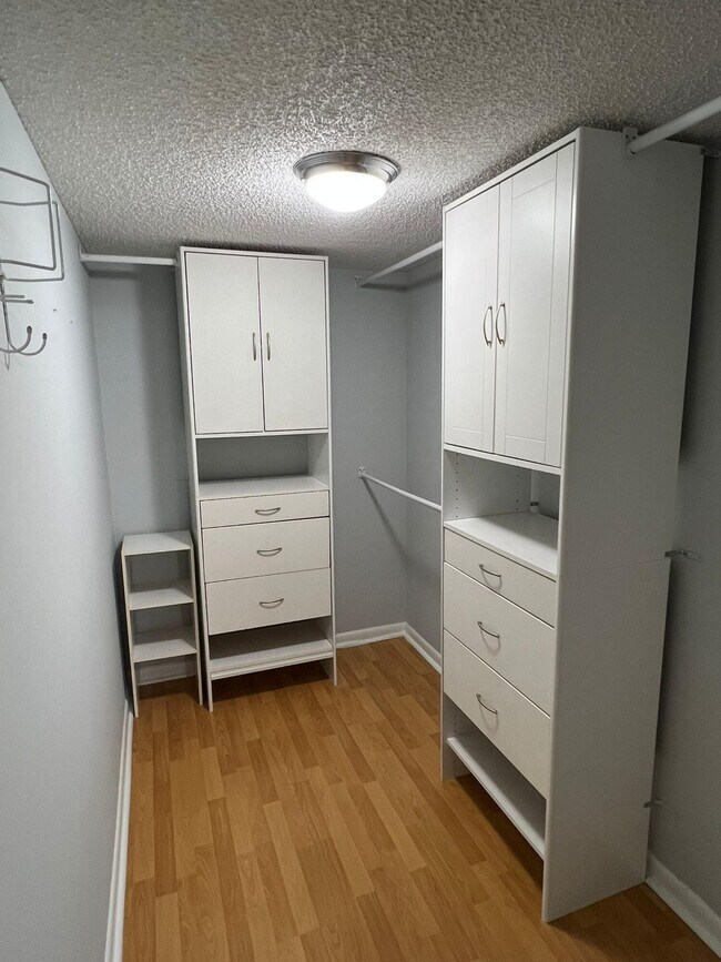 Building Photo - 2335 SW 22nd Ave