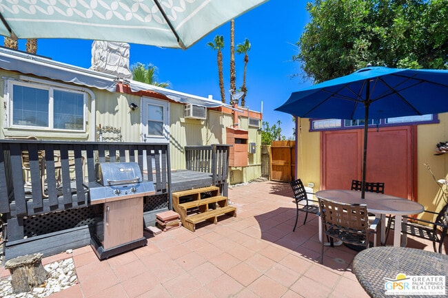 Building Photo - 306 Logenita St