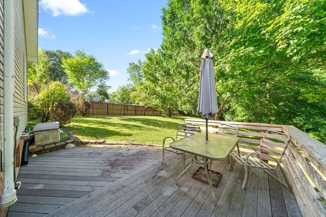 Building Photo - Pet Friendly Three Bedroom!