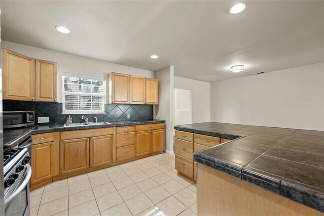 Building Photo - 2631 W 45th St