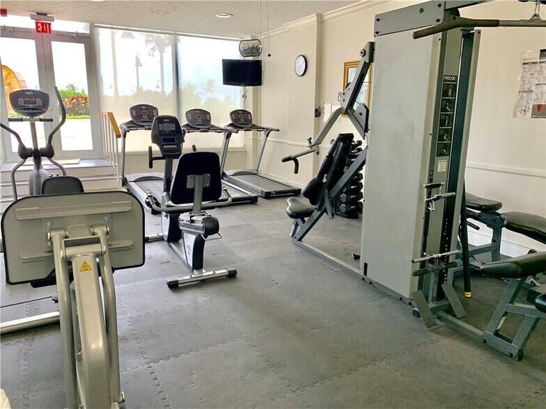 Building Photo - 2000 S Ocean Dr