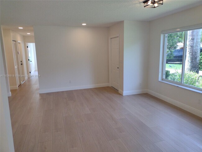 Building Photo - 1740 SW 110th Terrace