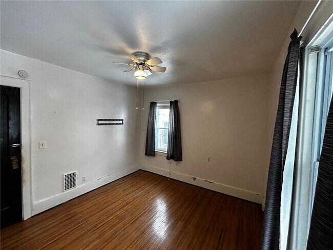 Building Photo - 850 Glide St