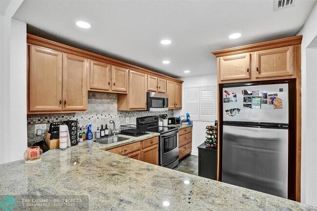 Building Photo - 9480 Poinciana Pl