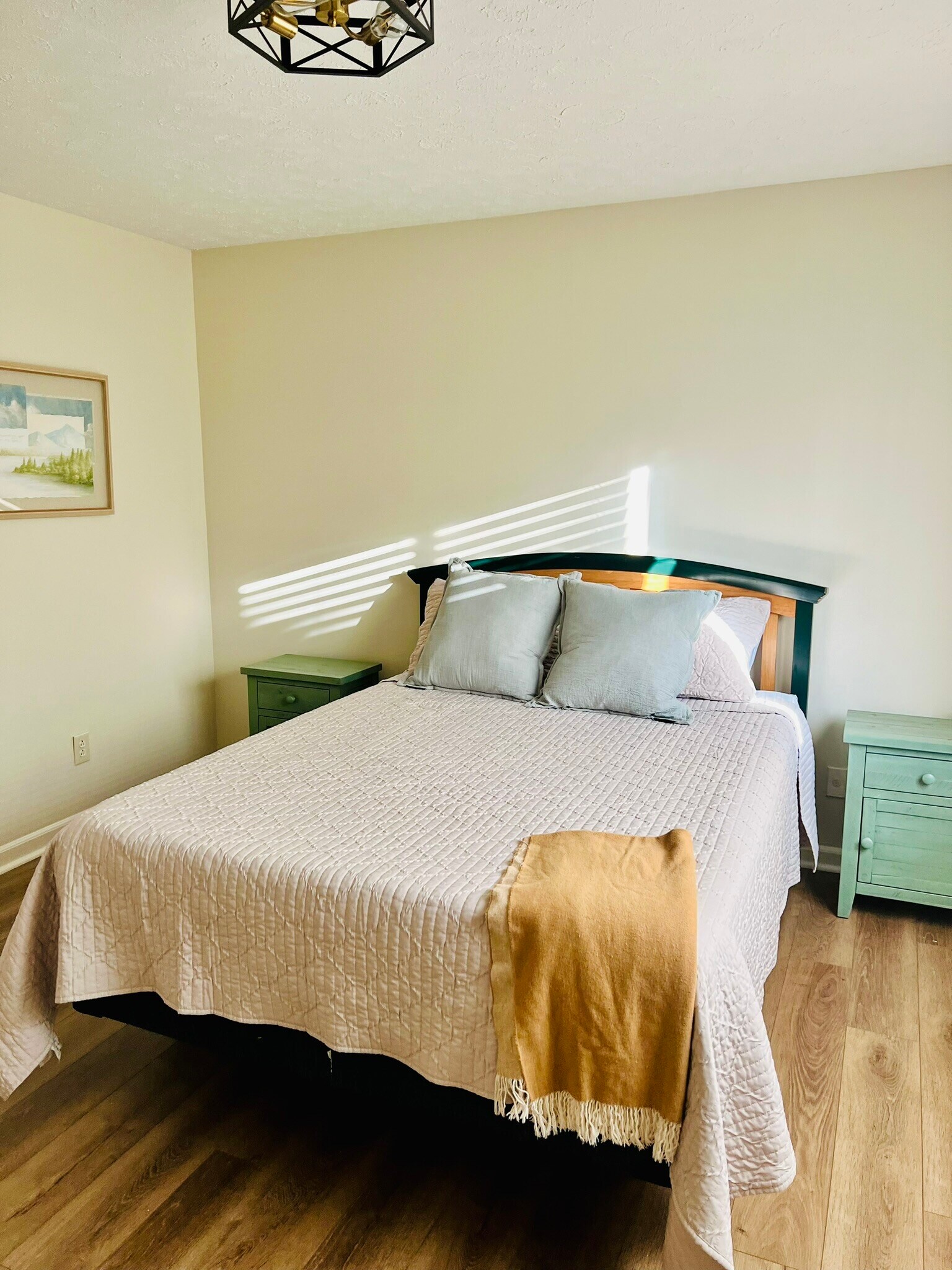 13 X 11 Bedroom with Queen Bed - 109 Fountain Dr