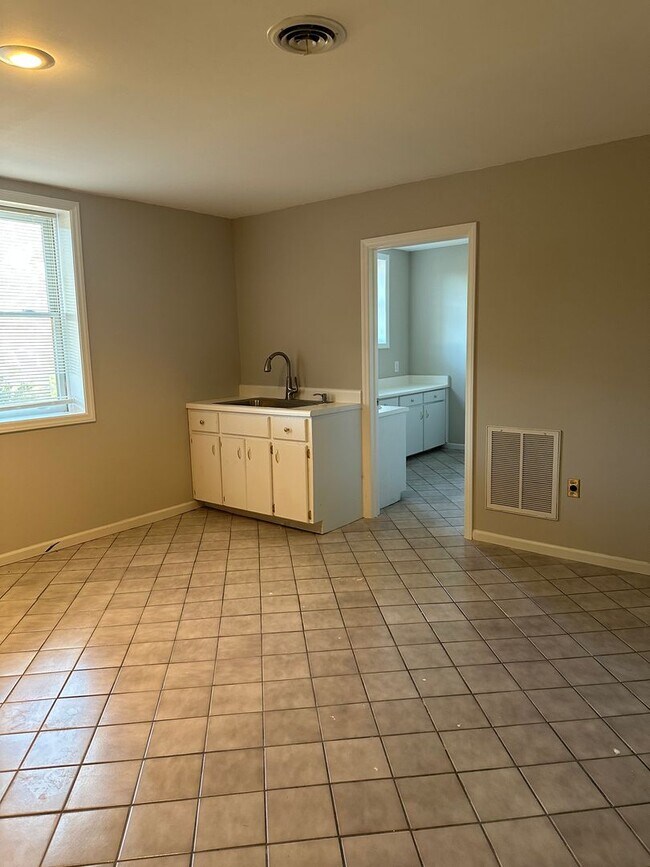 Building Photo - HOME AVALIABLE FOR RENT ON 2 ACRES!