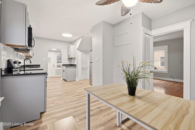 Building Photo - 7173 Beechland Ave