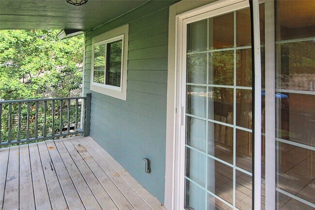Building Photo - 3202 Birch Creek Dr