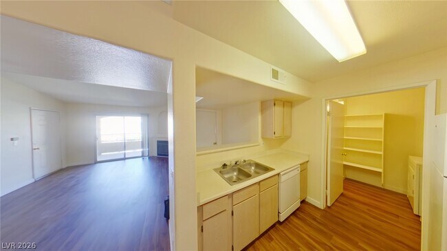 Building Photo - 7885 W Flamingo Rd