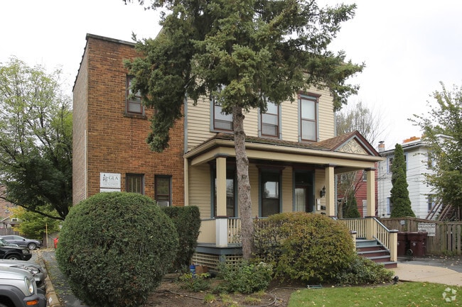 Building Photo - 947 South Blvd