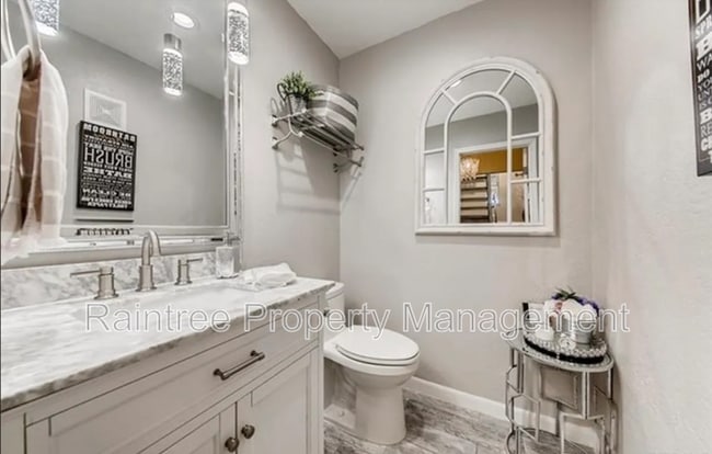 Building Photo - 671 Ascot Dr