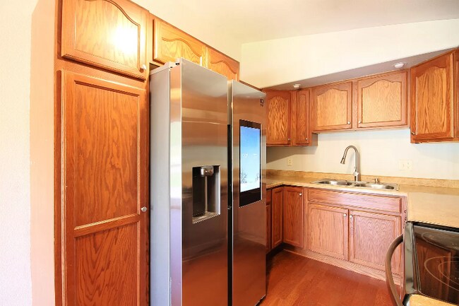 Building Photo - 703 8th St