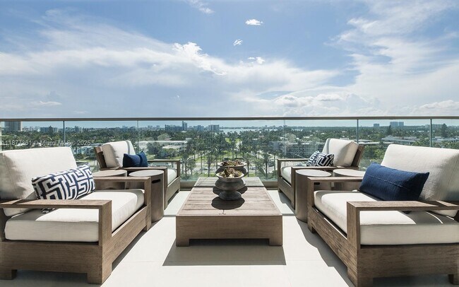 Building Photo - 10201 Collins Ave
