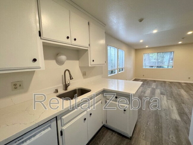 Building Photo - 935 Civic Center Dr