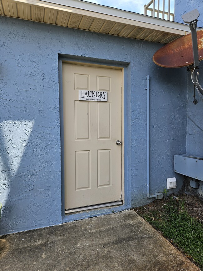 Building Photo - 112 7th St S