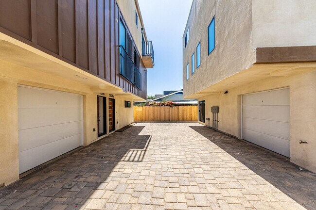 Building Photo - 5506 Barton Ave