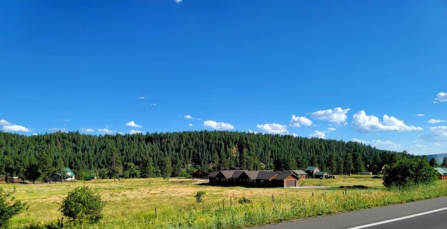 Building Photo - 401 Alpine Dr