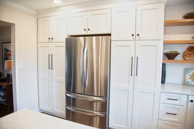 Building Photo - 2S316 Arrowhead Dr