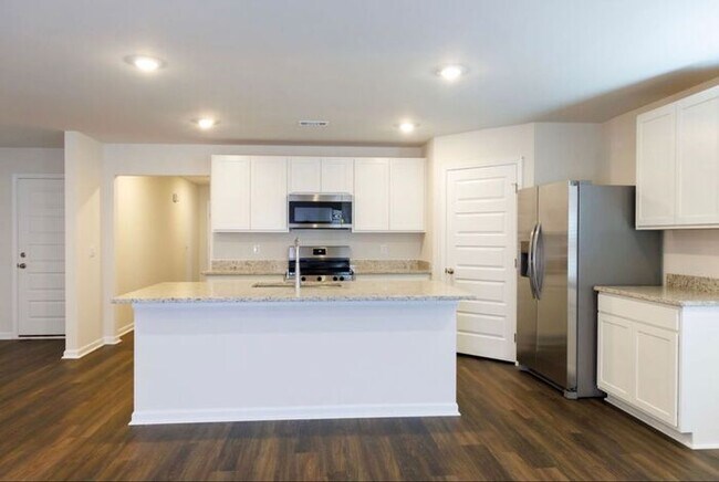 Building Photo - MOVE IN SPECIAL-Beautiful home available for rent