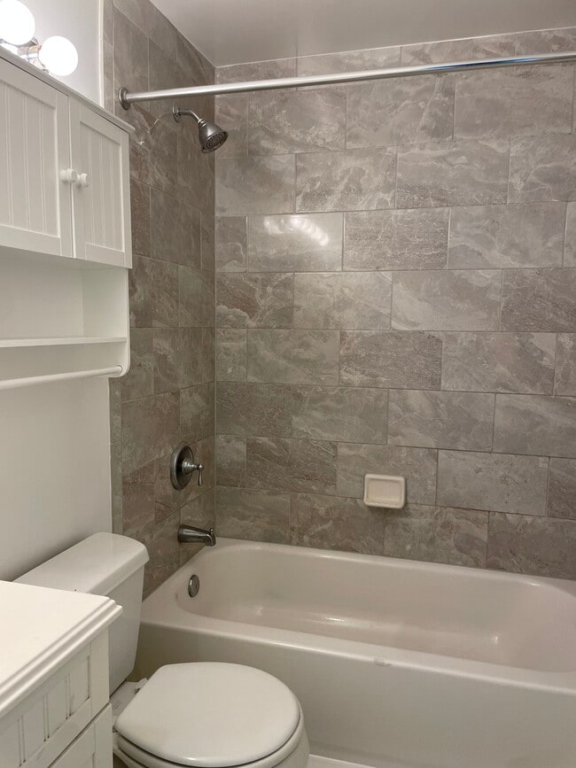 Building Photo - 1761 Aberdeen Cir