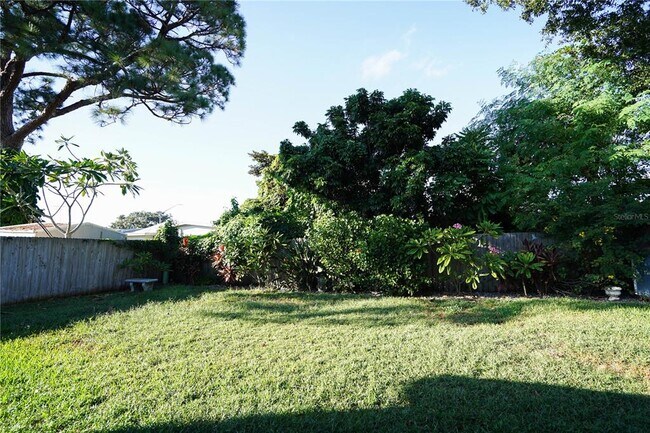 Building Photo - 5817 Dartmouth Ave N