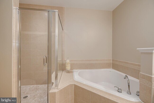 Building Photo - 712 Bracey Ln