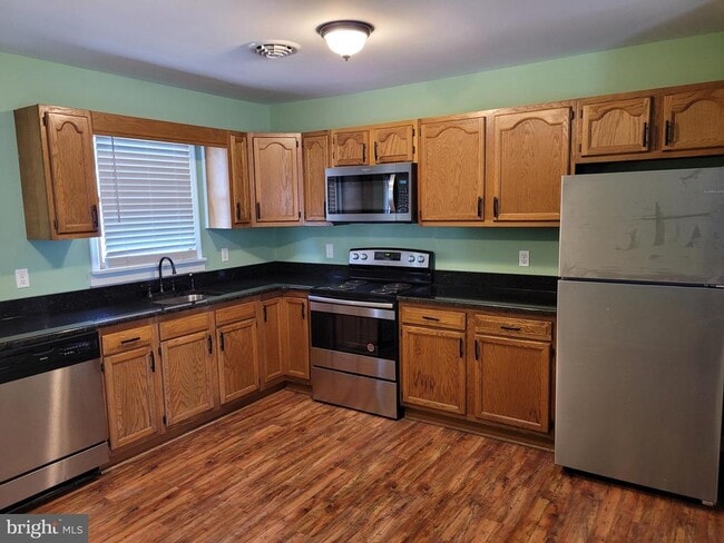 Building Photo - 28 Lincoln Ave