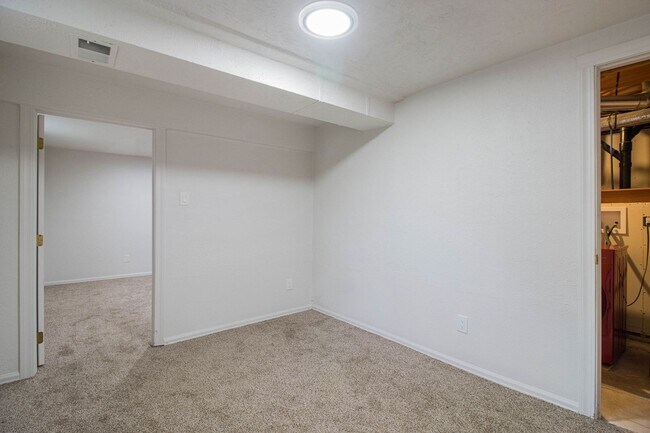 Building Photo - Stunning Greenwood Village Remodel!
