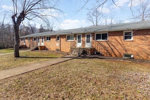 Building Photo - Comfortable & Convenient 1-Bedroom Apartment in Prime Lynchburg Location!