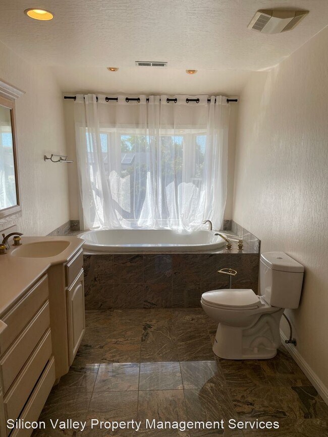 Building Photo - 5 br, 3 bath House - 955 Marlinton Ct