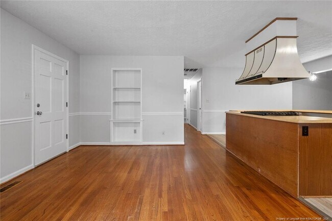 Building Photo - 508 Waterbury Dr