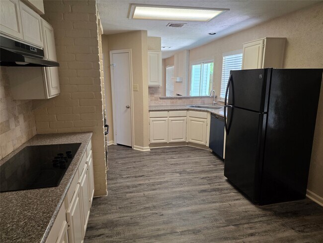 Building Photo - 12902 Skymeadow Dr