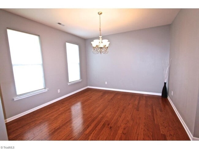 Building Photo - 4 Bedroom, 3 Bath Home for Rent in Kinderton